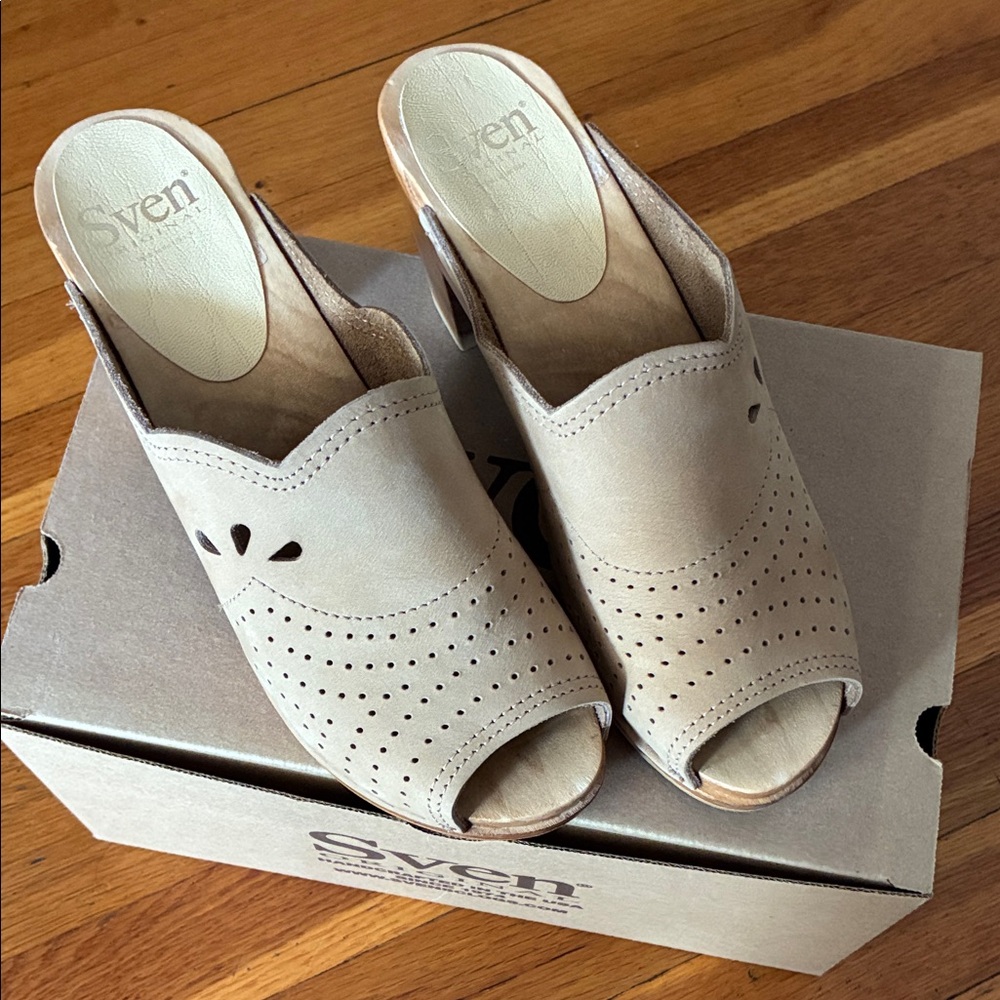 Sven Women's Tan Leather Perforated leather clogs